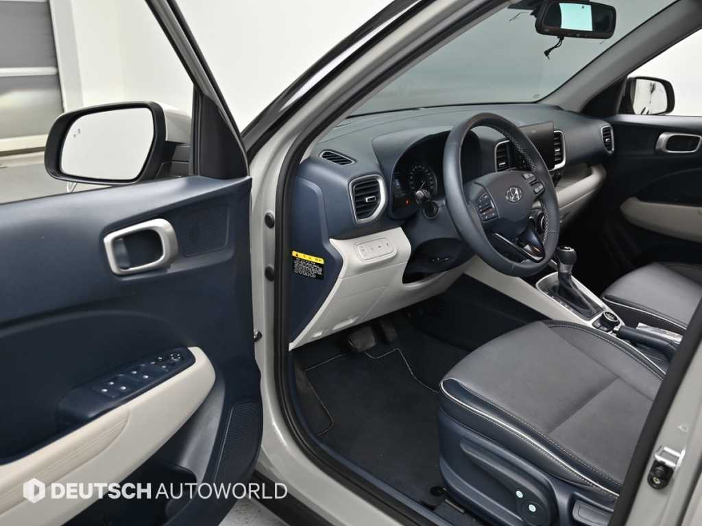 HYUNDAI Venue - Vista 11