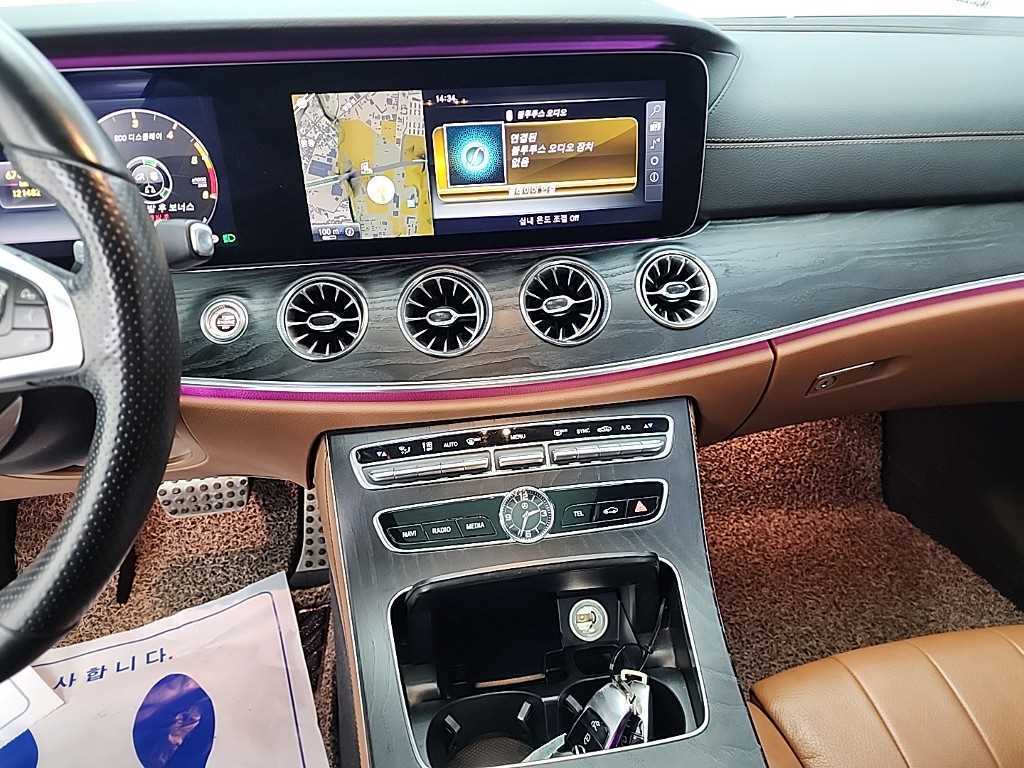 Mercedes Benz E class - Vista 10