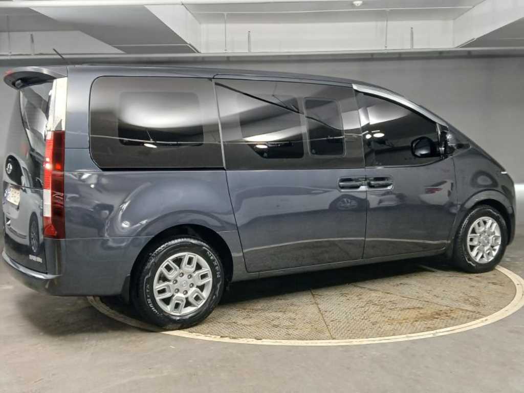 HYUNDAI Staria - Vista 4