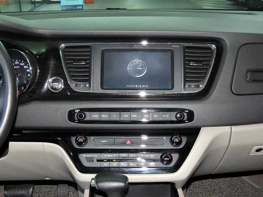 KIA Carnival - Vista 11