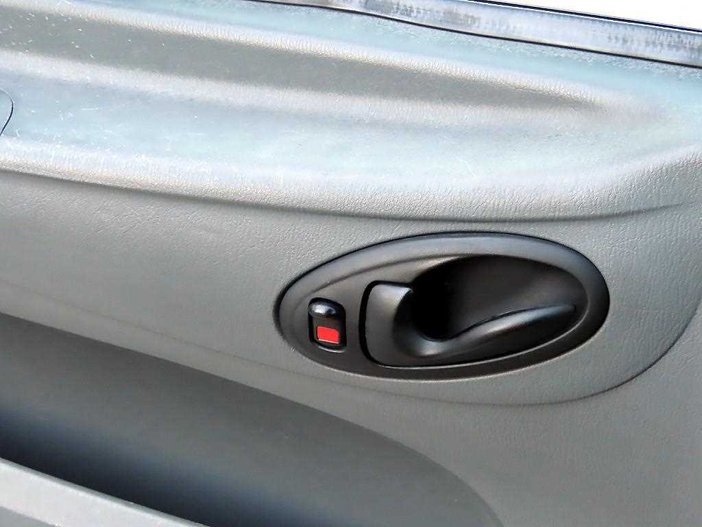 medium and large bus Hyundai bus - Vista 12