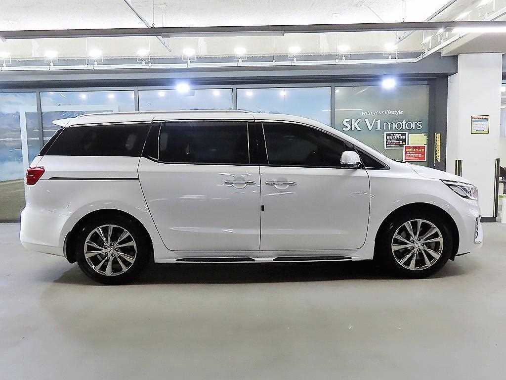 KIA Carnival - Vista 3