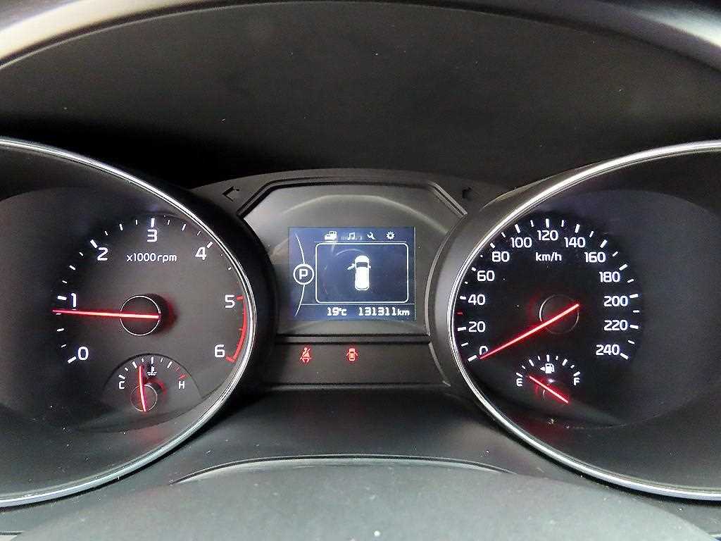 KIA Carnival - Vista 10