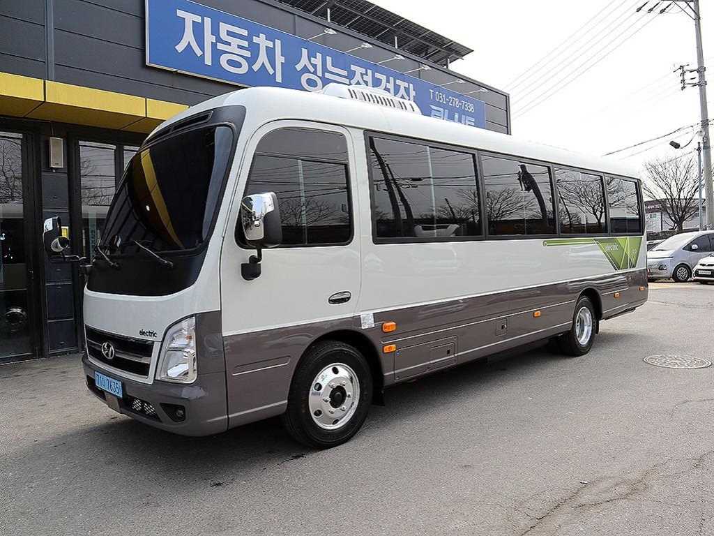 medium and large bus Hyundai bus - Vista 2