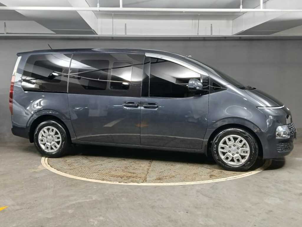 HYUNDAI Staria - Vista 3