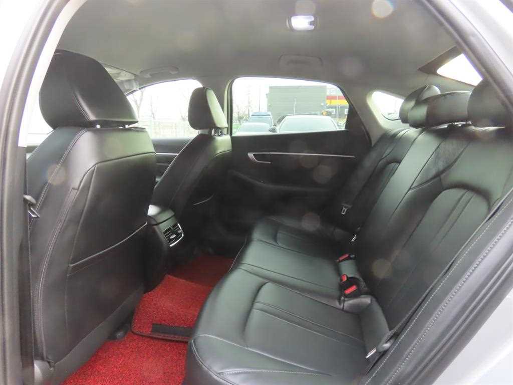 HYUNDAI Sonata - Vista 9