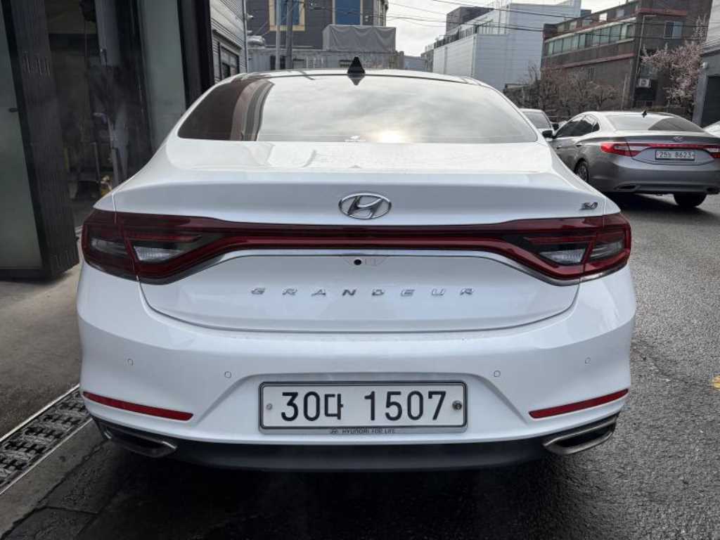 HYUNDAI Grandeur - Vista 2