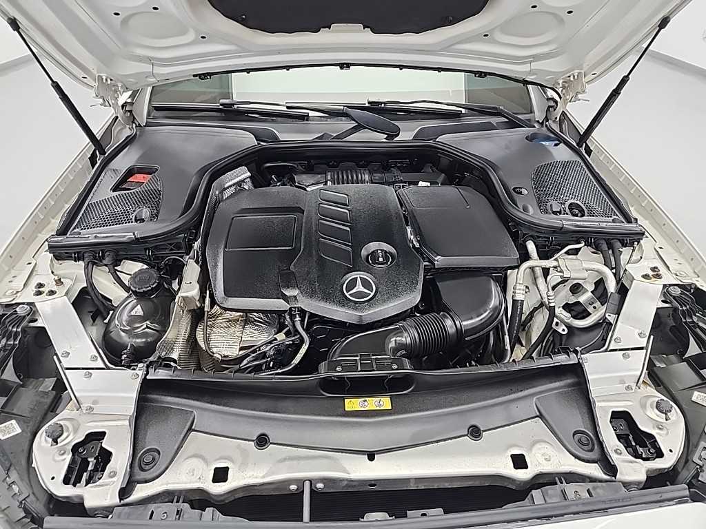 Mercedes Benz E class - Vista 5