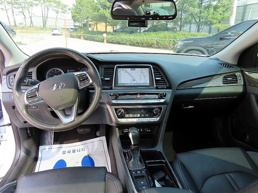 HYUNDAI Sonata - Vista 7