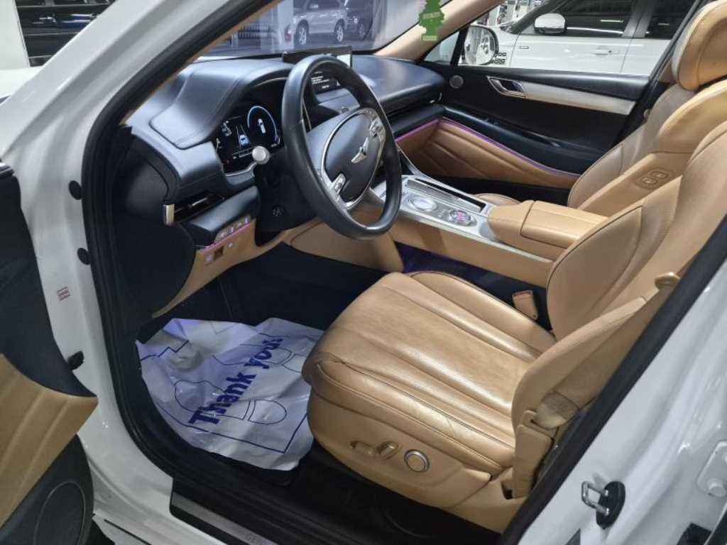 Genesis GV80 - Vista 9