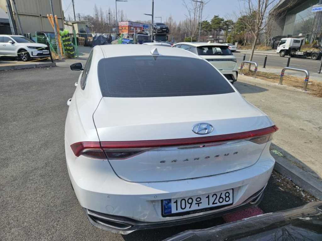 HYUNDAI Grandeur - Vista 4