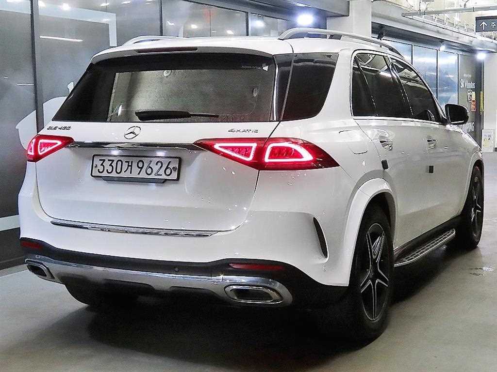 Mercedes Benz GLE Class - Vista 4