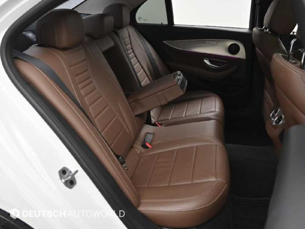 Mercedes Benz E class - Vista 12