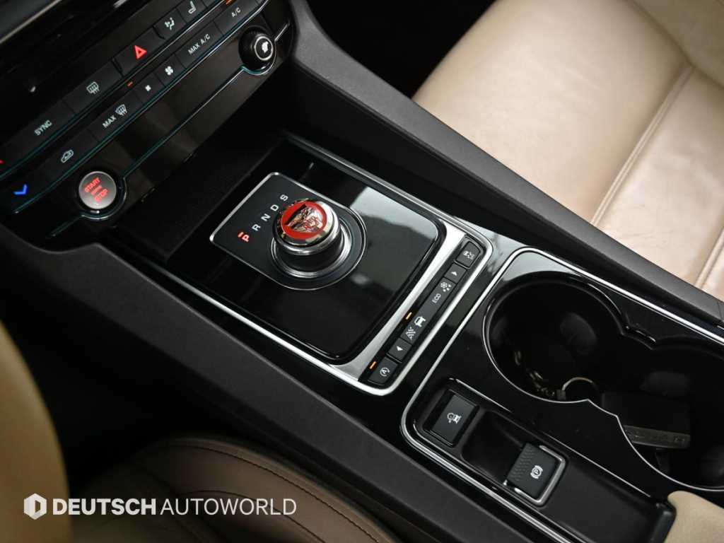 Jaguar F-PACE - Vista 9