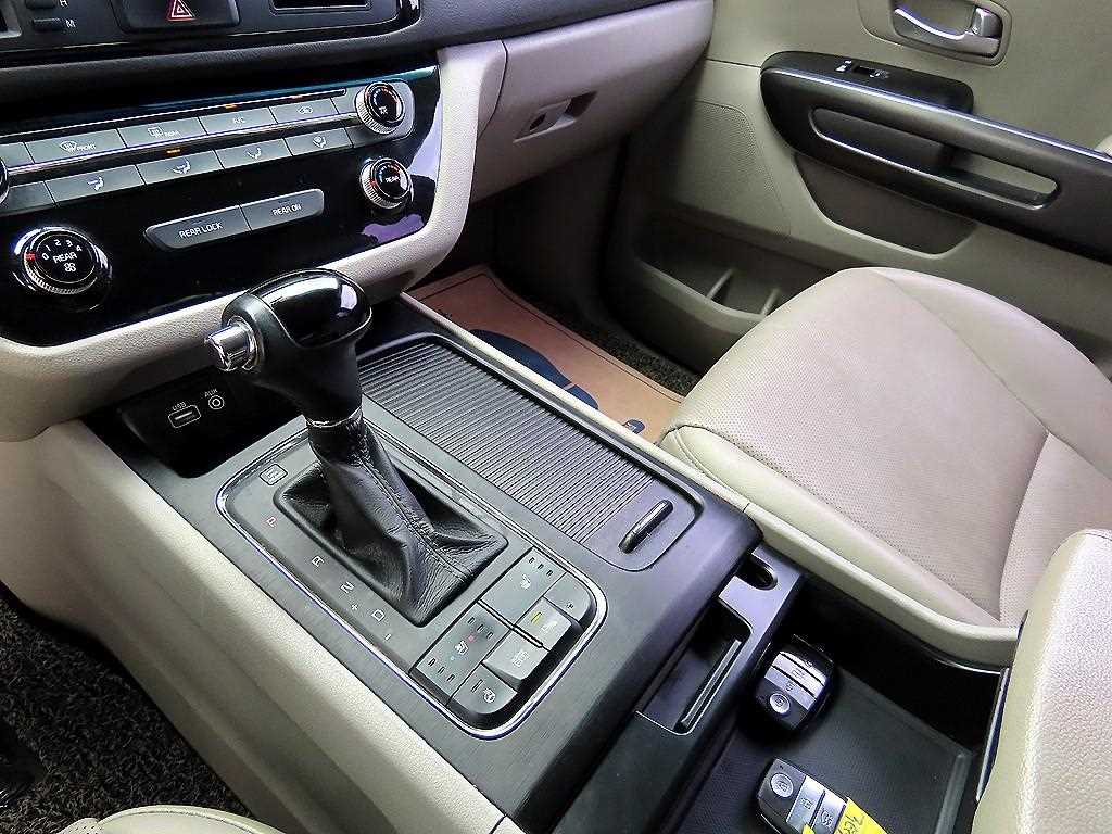 KIA Carnival - Vista 11