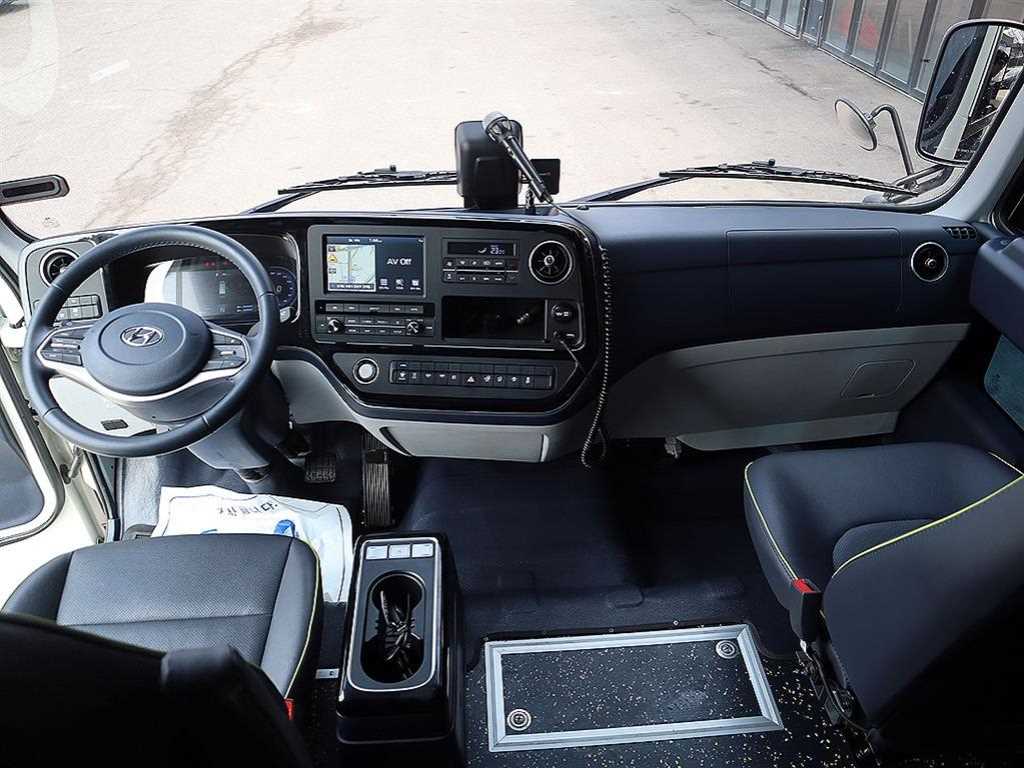 medium and large bus Hyundai bus - Vista 7