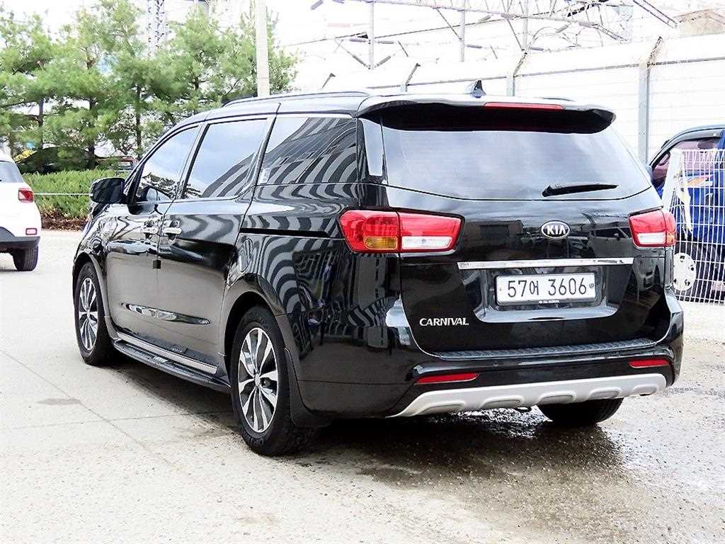 KIA Carnival - Vista 3