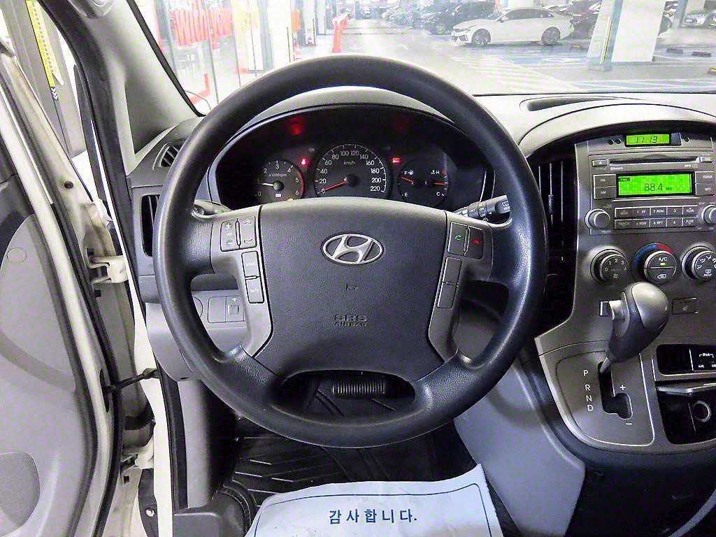 HYUNDAI Starex - Vista 8