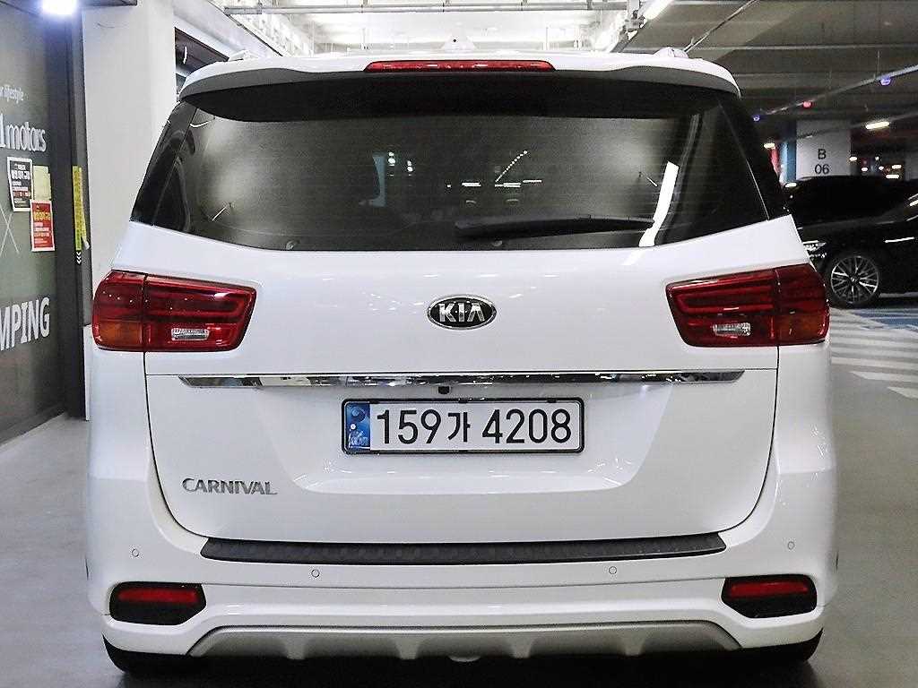 KIA Carnival - Vista 5