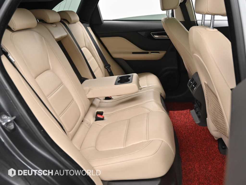 Jaguar F-PACE - Vista 12