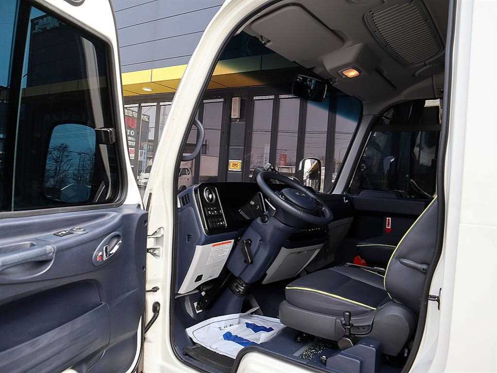 medium and large bus Hyundai bus - Vista 5