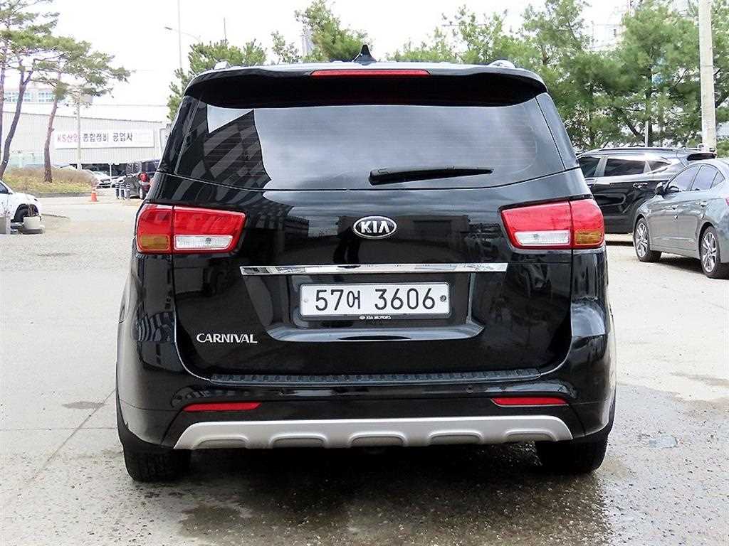 KIA Carnival - Vista 4