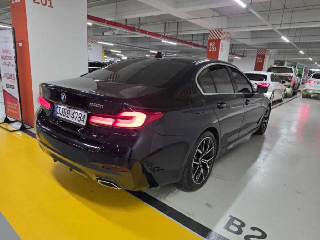 BMW 5 Series - Vista 5