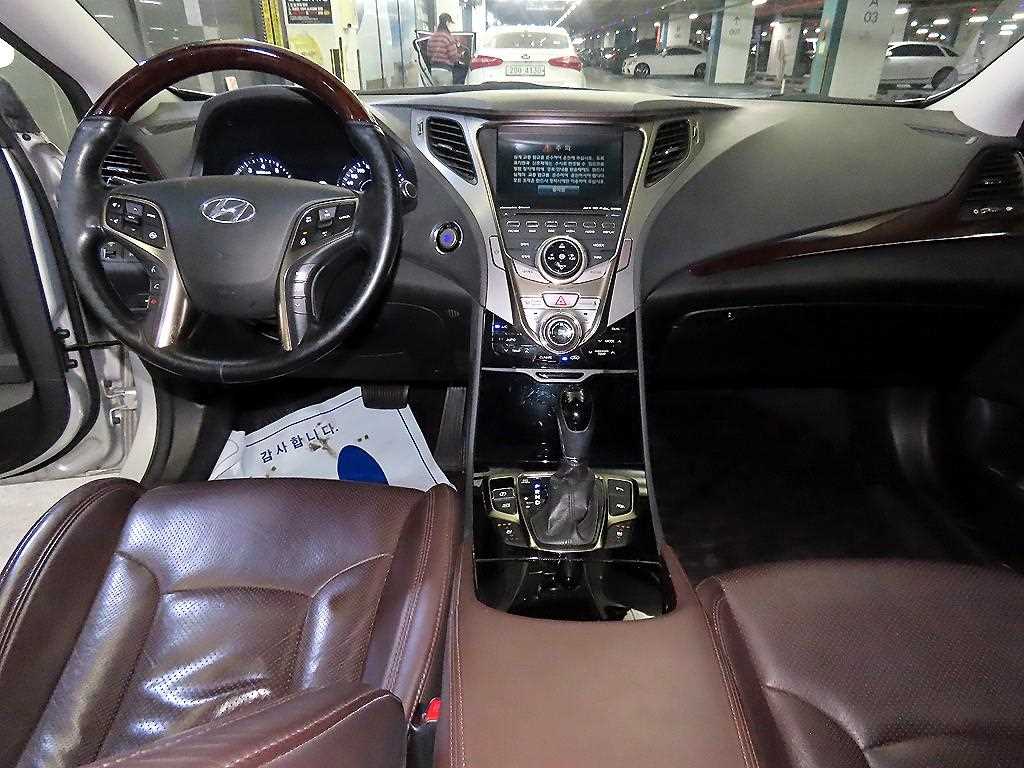 HYUNDAI Grandeur - Vista 10