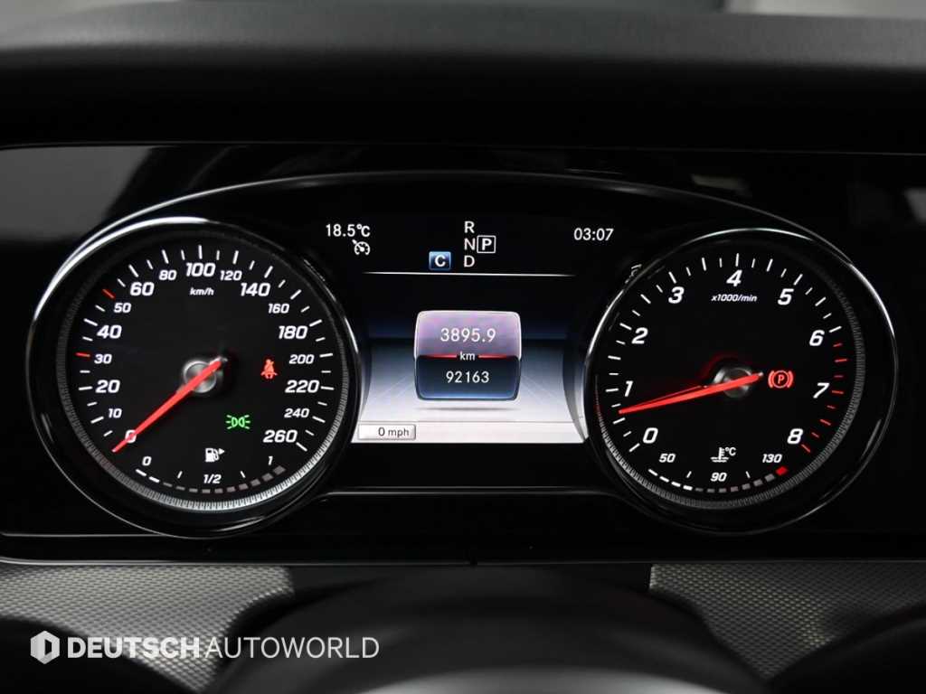 Mercedes Benz E class - Vista 8