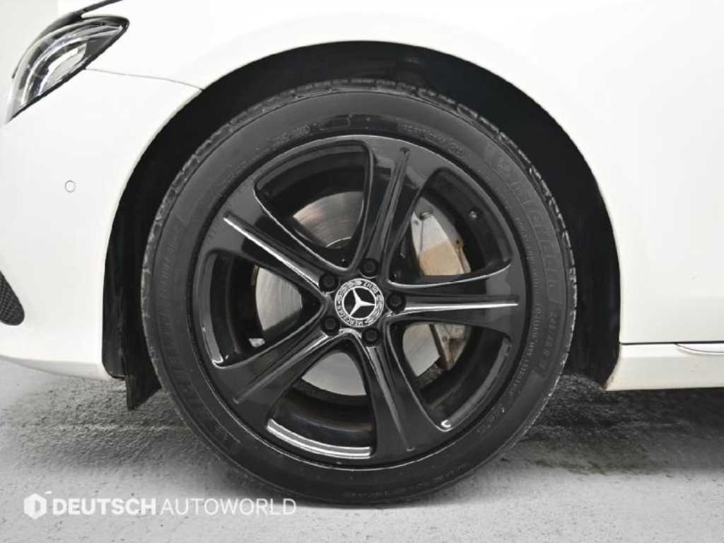 Mercedes Benz E class - Vista 5