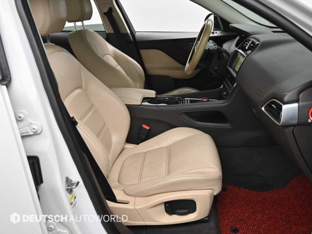 Jaguar F-PACE - Vista 10