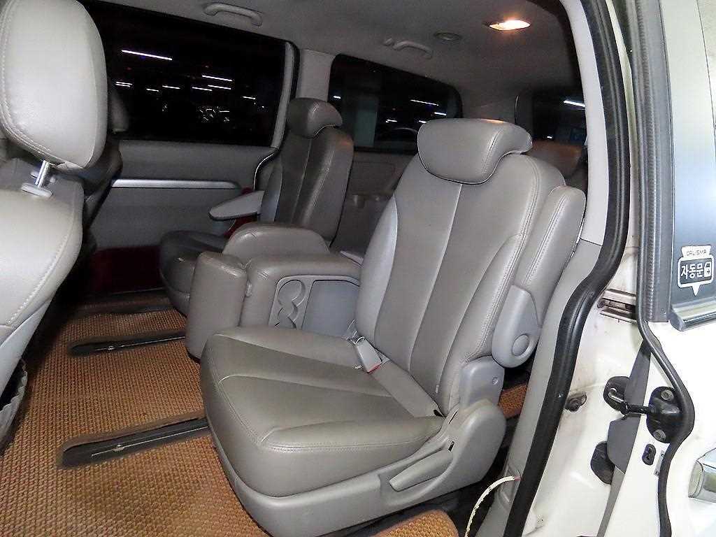 KIA Carnival - Vista 7
