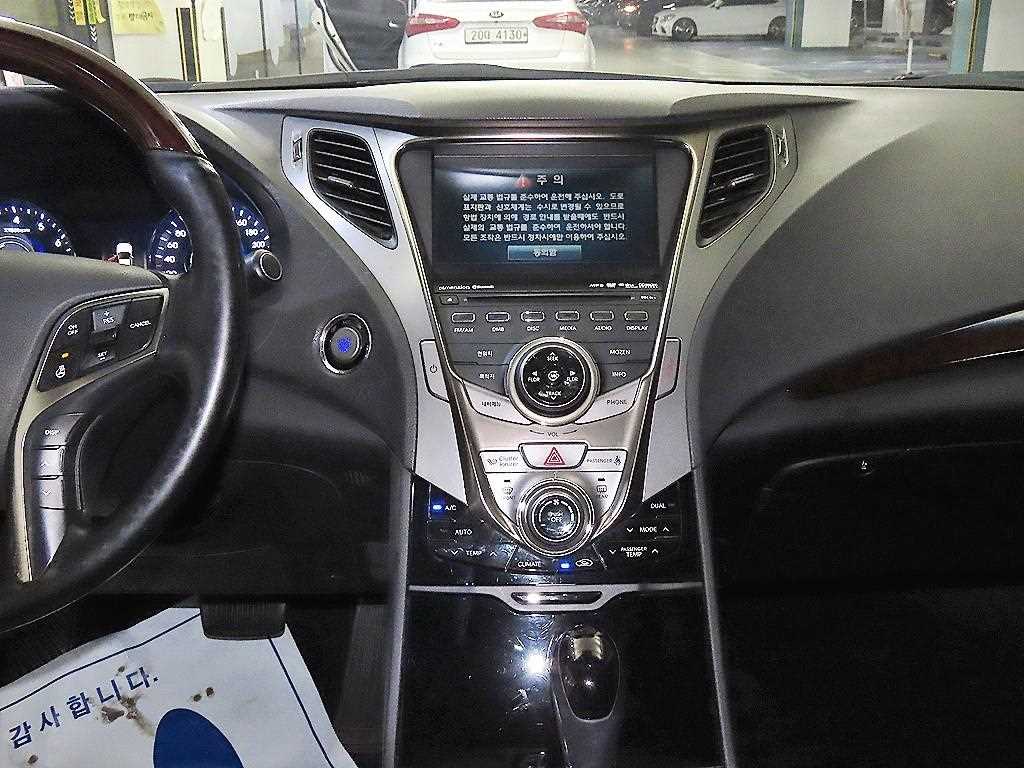 HYUNDAI Grandeur - Vista 11