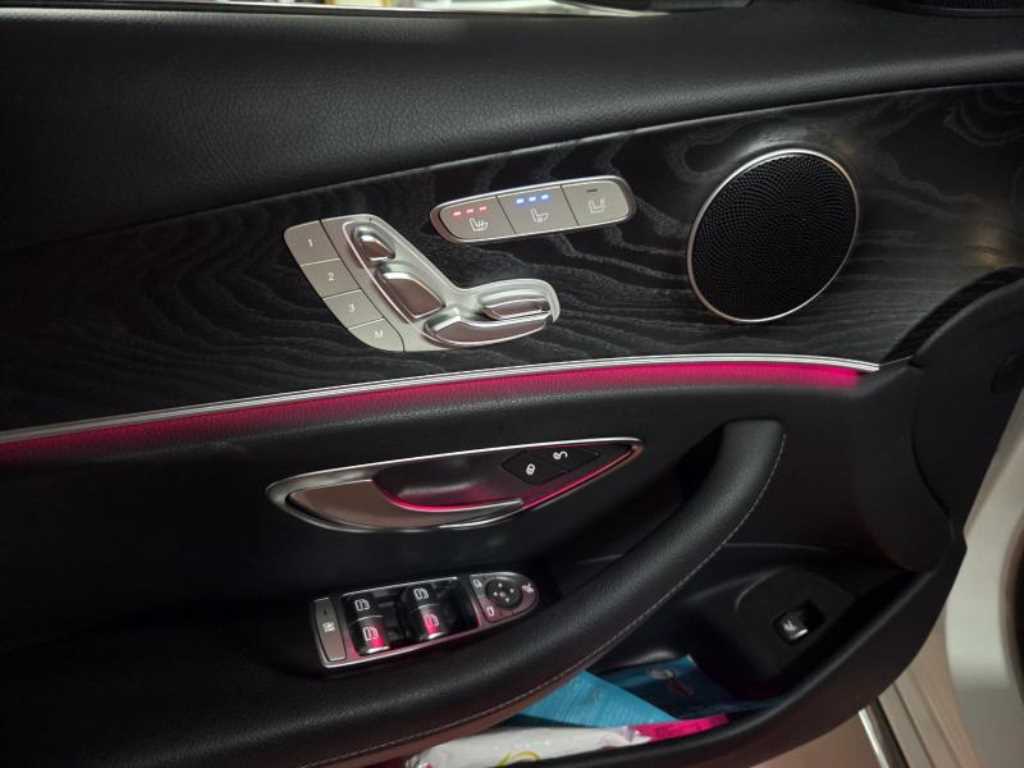 Mercedes Benz E class - Vista 10