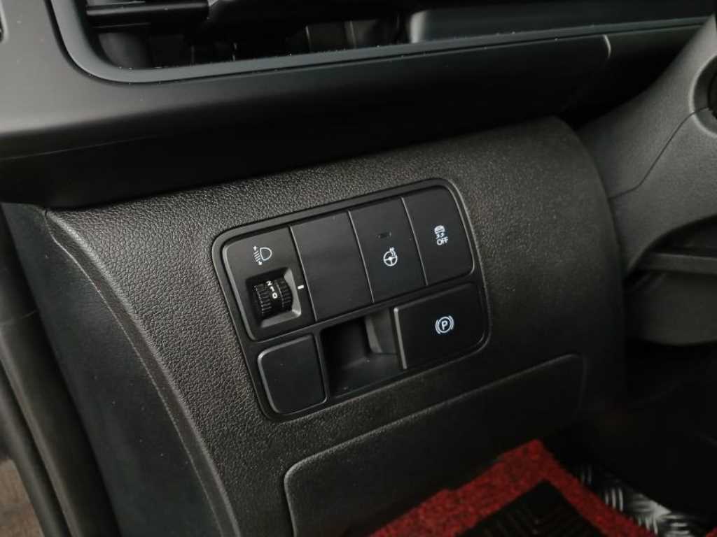 HYUNDAI Staria - Vista 11