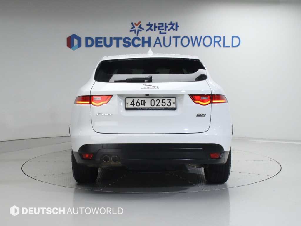 Jaguar F-PACE - Vista 4