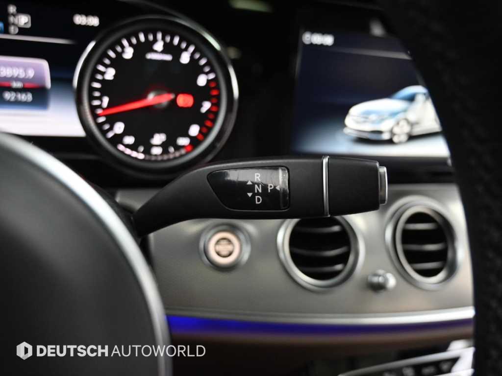 Mercedes Benz E class - Vista 9