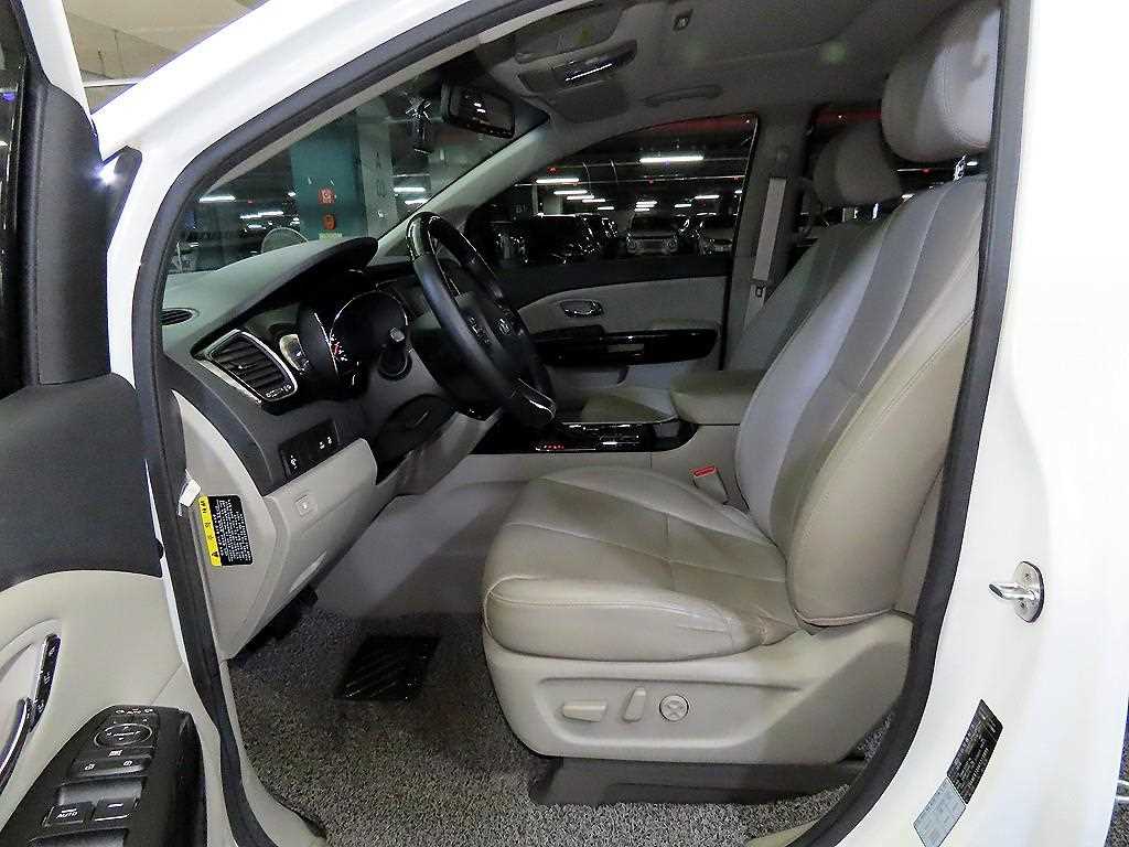 KIA Carnival - Vista 6
