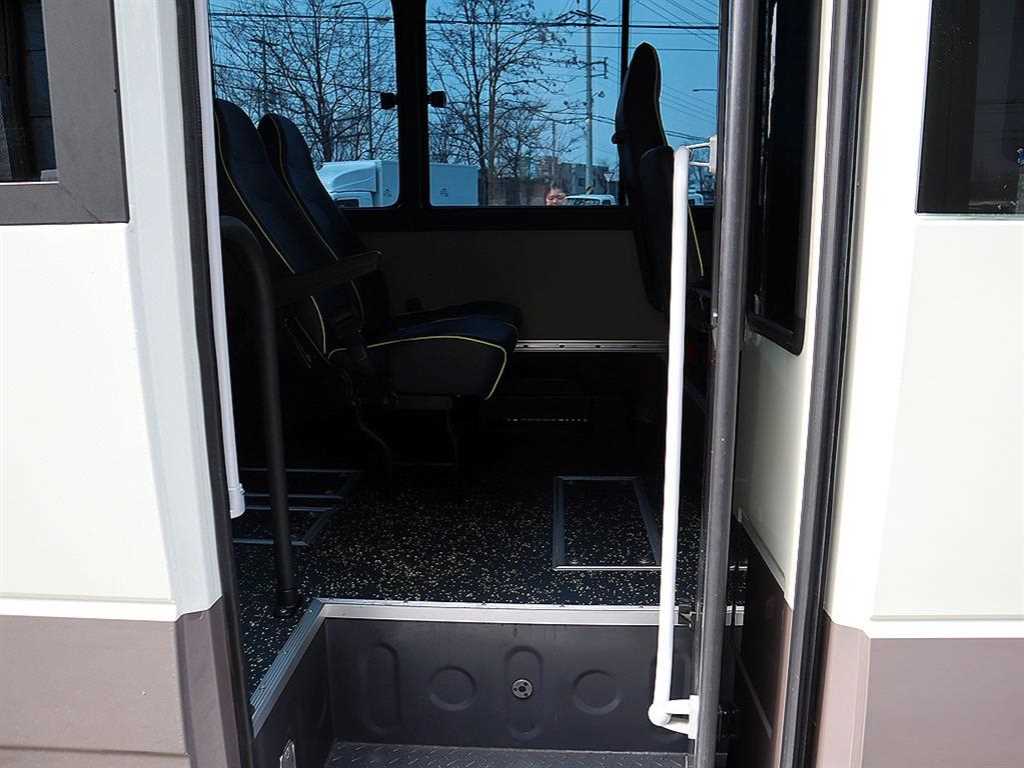 medium and large bus Hyundai bus - Vista 6