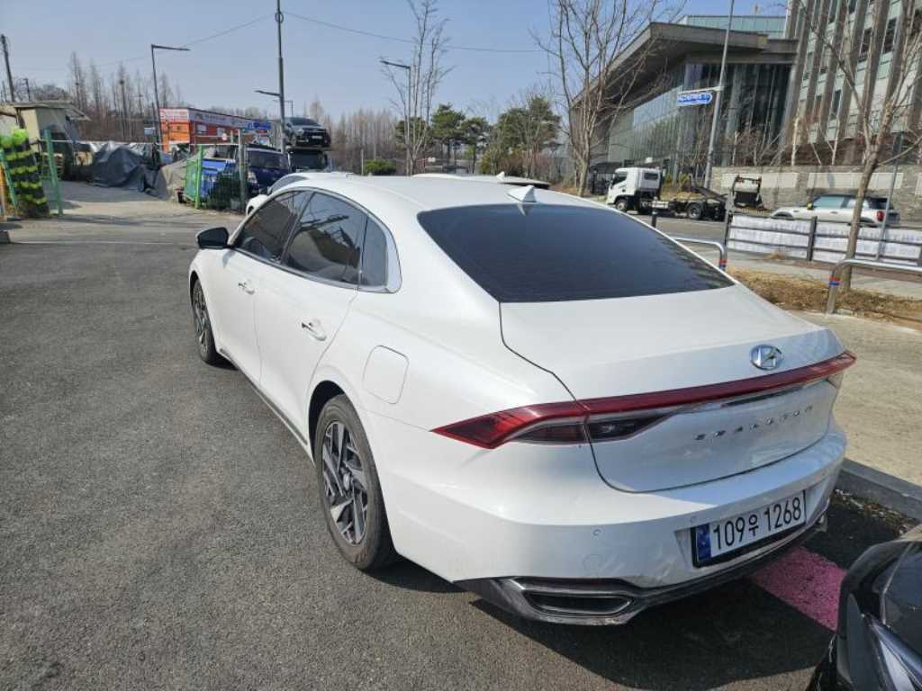 HYUNDAI Grandeur - Vista 5