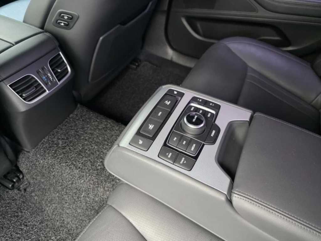 Genesis G80 - Vista 8