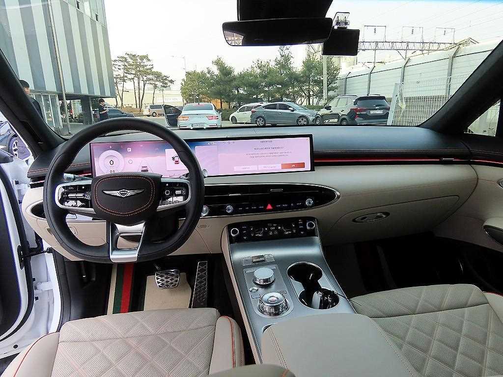 Genesis GV70 - Vista 7