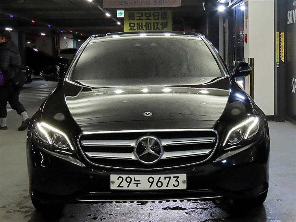 Mercedes Benz E class - Vista 2