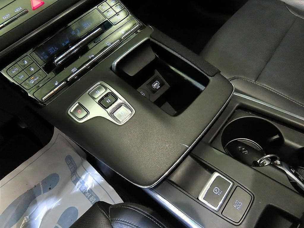 HYUNDAI Grandeur - Vista 12