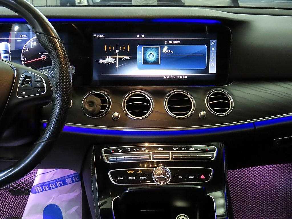 Mercedes Benz E class - Vista 11