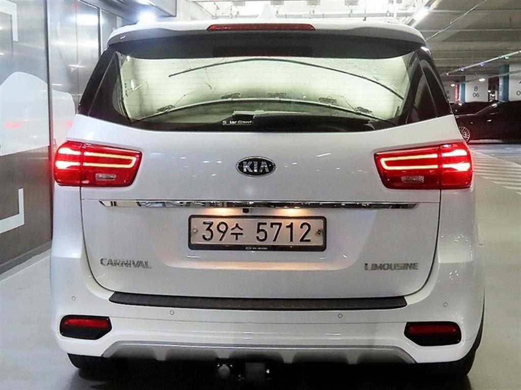 KIA Carnival - Vista 5