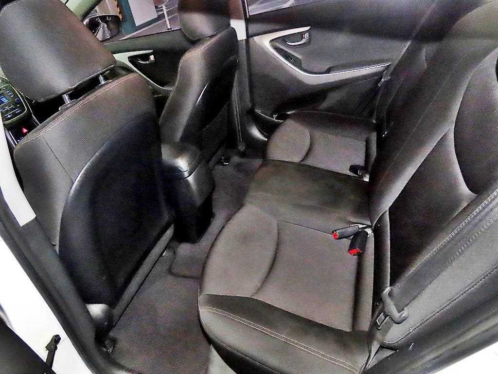 HYUNDAI Avante - Vista 7