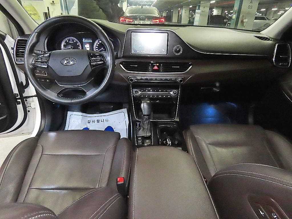 HYUNDAI Grandeur - Vista 10