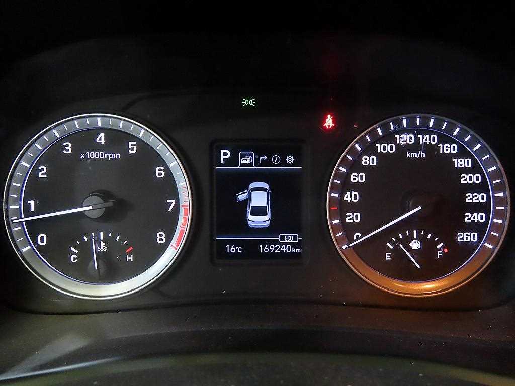 HYUNDAI Sonata - Vista 9