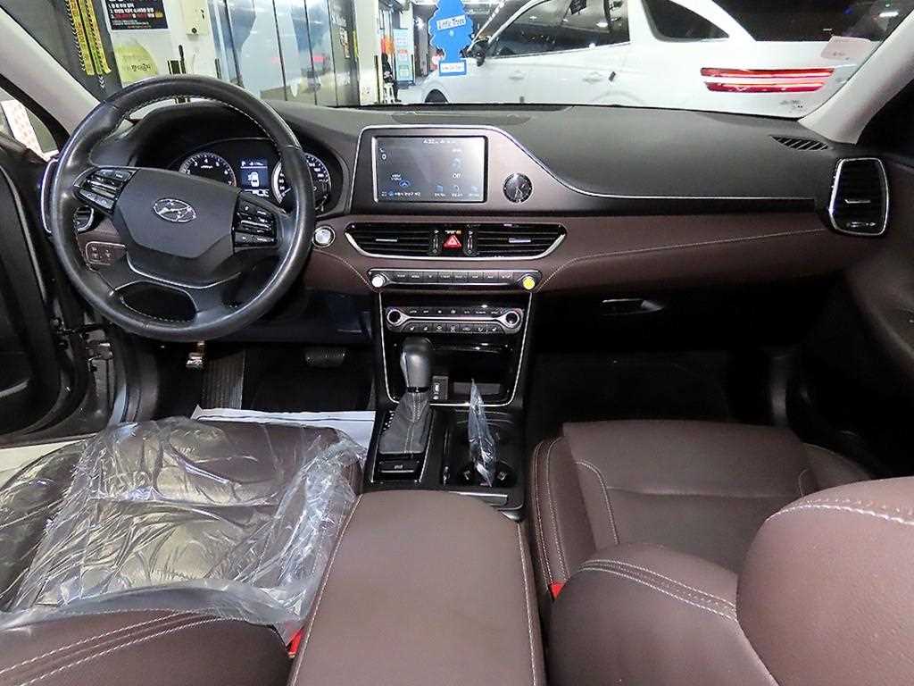 HYUNDAI Grandeur - Vista 10